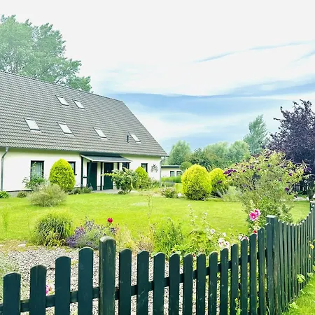 F-1112 04 Strandnah, Garten Apartment
